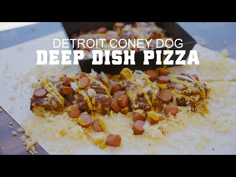 Pizza al estilo Coney Dog Deep Dish